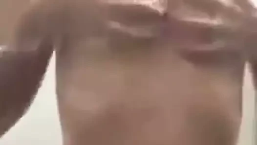 tita pinakita ang lahat