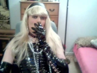 Kirli bir fahişe gibi sigara içmeyi seviyorum