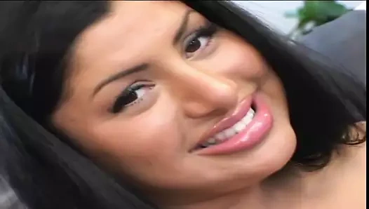 güzel göğüsleri ile Latin çirkin beyaz dostumun horoz