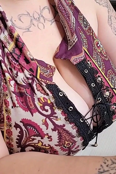 Ofis arkadaşı bakmana aldırmıyor