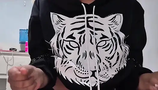 Bu aptalı sikiyorum çünkü motosiklete binmeme izin veriyor