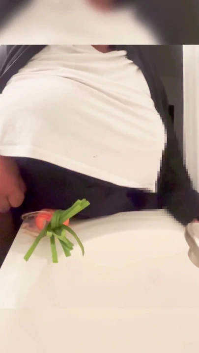 Paskalya yumurtası az önce bir piliç tarafından sikildi! | Klip 1