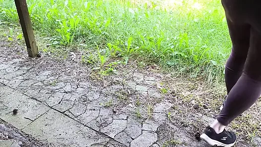 Piknik masasında dudak işkencesi