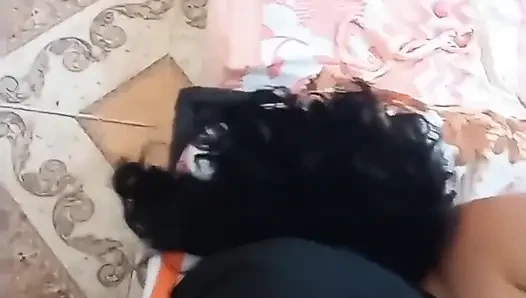 Bağlı evli kadın ve gırtlağına kadar alıyor