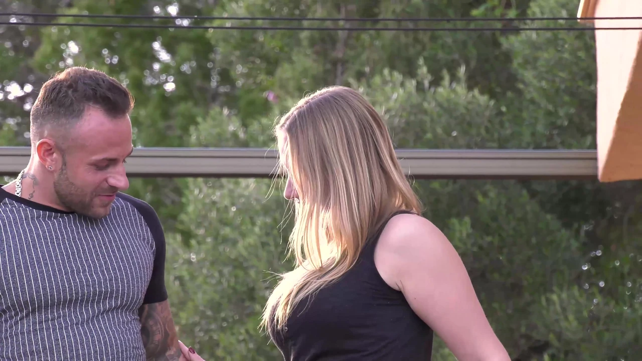 schuechterne 18 jaehrige wird zum fick im Urlaub verfuehrt (Full Movie)