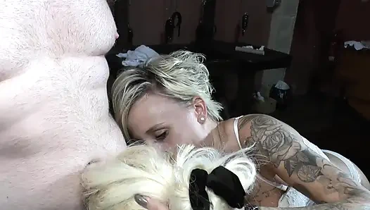 Tam hizmet sürtükler! Sunny Sun