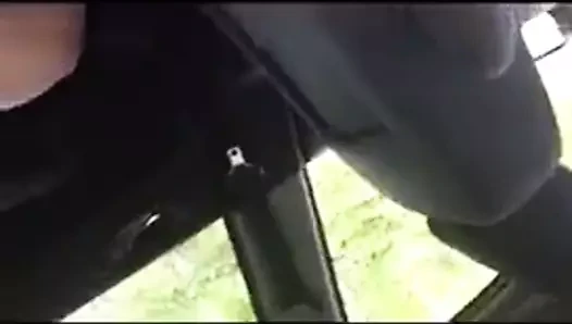 sextape dans la voiture elle avale