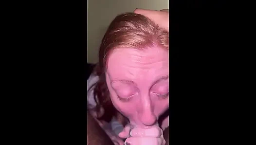 Genç amcık canavar büyük zenci yarağı tarafından genişletiliyor ve dölleniyor