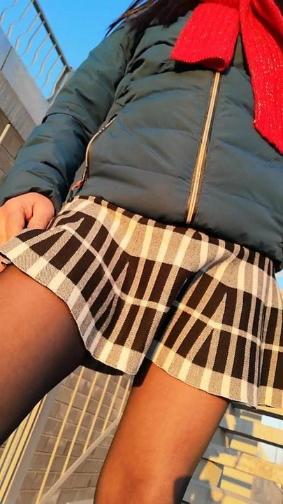 Rus crossdresser Anna yola yakın yürüyüş