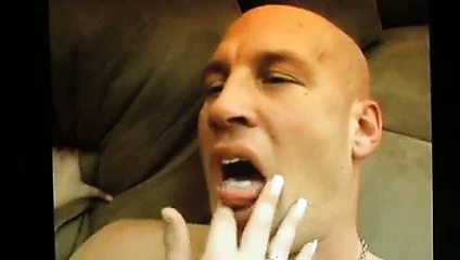 Kadın ağzına erkek onun boşalmak besler