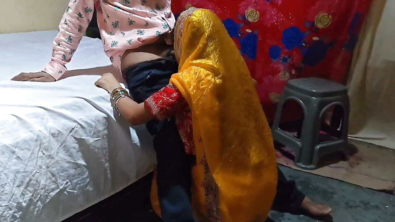 Bahu, Sasur ji için hazır ve bekliyordu, sikilmekten çok heyecanlıydı.