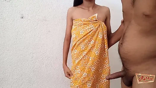 Sri Lankalı köylü kız arkadaş erkek arkadaş Sri Lankalı porno videosunda gerçek ev yapımı sikişiyor