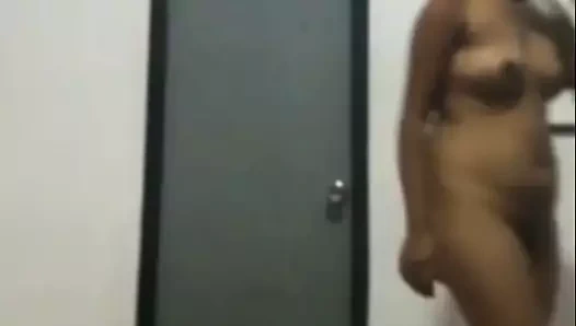 Sanatçı sıcak eksikliği lanka