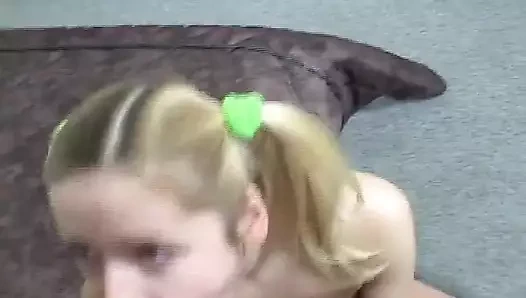 Genç kız seansı deniyor - ilk kez sert seks! - Bic_130