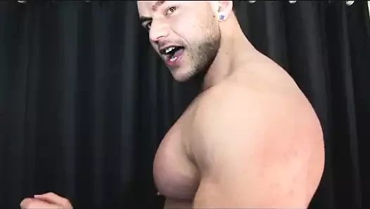 Bir tedavi için dizlerinin üzerinde