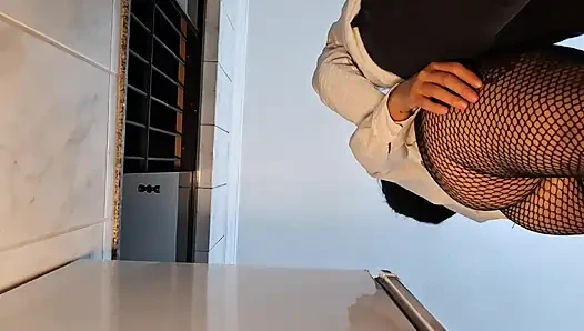 İcra kurulu başkanı ofiste tokatlandı ve götünü siktirdi.