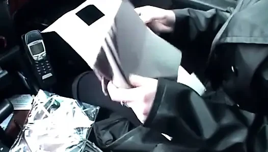 Tıraşlı baş bebek pirsingli amcık damlayan krem açıyor