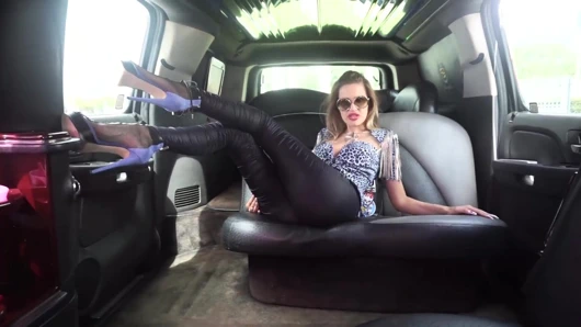 Limuzindeki İtalyan sahibe seninle alay etti