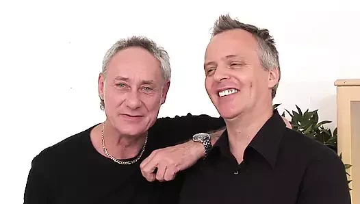 Lucy Love ve Jasmine Webb ile grup seks esmer sürtükler