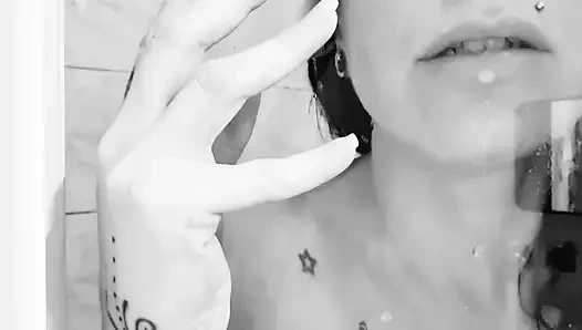 Femdom ıslak öpücükler