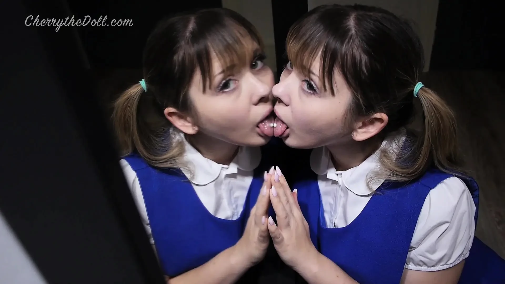 Mirror Twins De