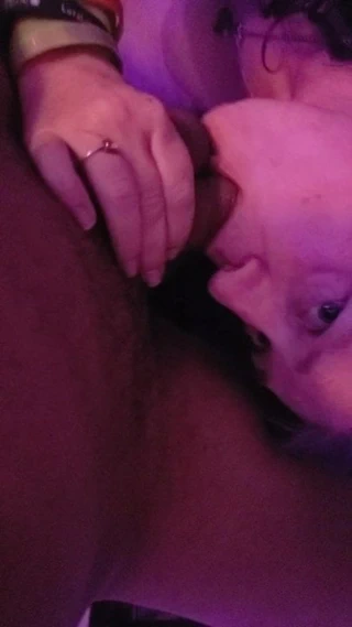 Sıcak genç için iyi saksocu