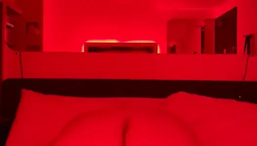 İri güzel kadın dildoya biniyor