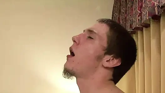 Büyük götlü çiğ sikiliyor ve büyük yaraklı sürpriz büyük ibne tarafından sikiliyor