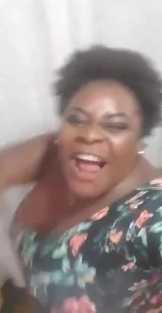 Büyük siyah memeler