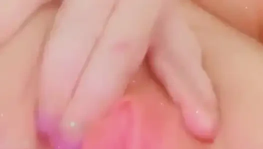 Küvet amcık oyunu yakın çekim içeri mi yoksa klitorisimin üzerinde mi boşalıyor?