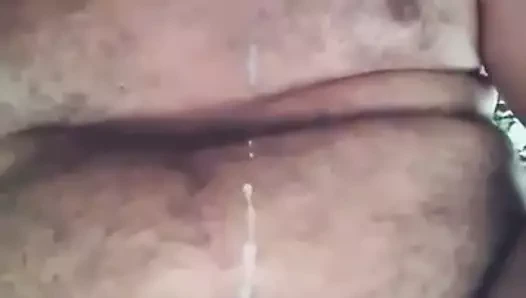 Türk erkeği kendi yüzüne cumshot.