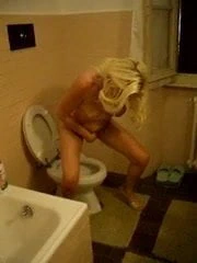 Bana çıplak işemeyi göstermeyi seviyorum