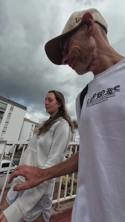 Beni eve götürüyor ve bana o büyük babayı veriyor