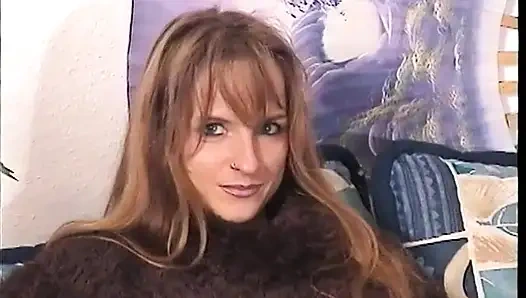 Dövmeli bebek oyuncu seçmelerinde amını parmaklıyor