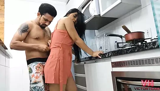 Amcam mutfakta sevgilisinin amını yumrukluyor