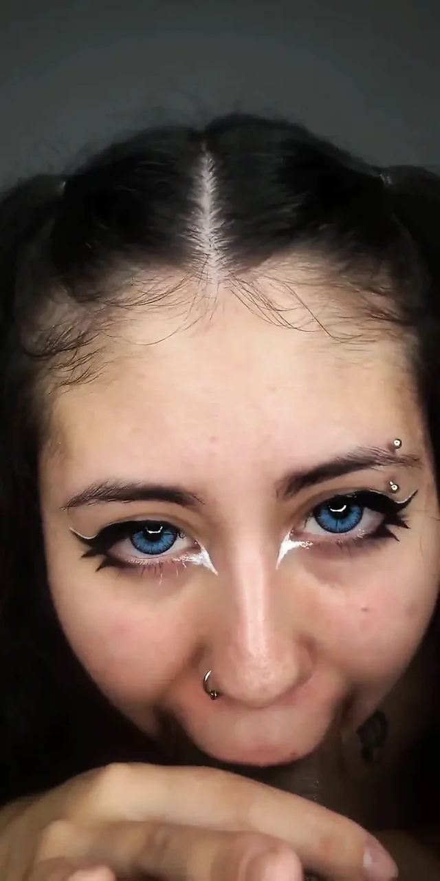 Latin sürtük sert yarağımda büyük götünü zıplıyor