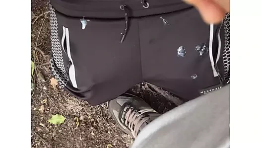 Ormana işemek için gittim ve sevişmek için güzel bir eşek buldum