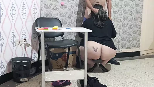 Final sınavında başarısız oldum ve kursu geçmek için öğretmenimi sikiyorum