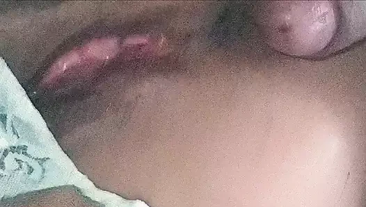 Evli kadın bağlı göt yalama. Büyük göte ve büyük yarağın kafasına şaplak atılıyor ve yaramaz kaltağın göt deliğine tokat atıyor