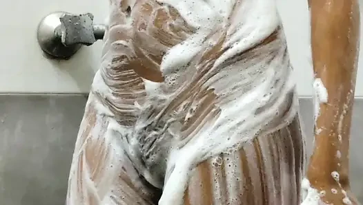 Amcıkla banyo yapıyor