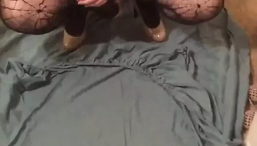 Sürtük fışkıran sert