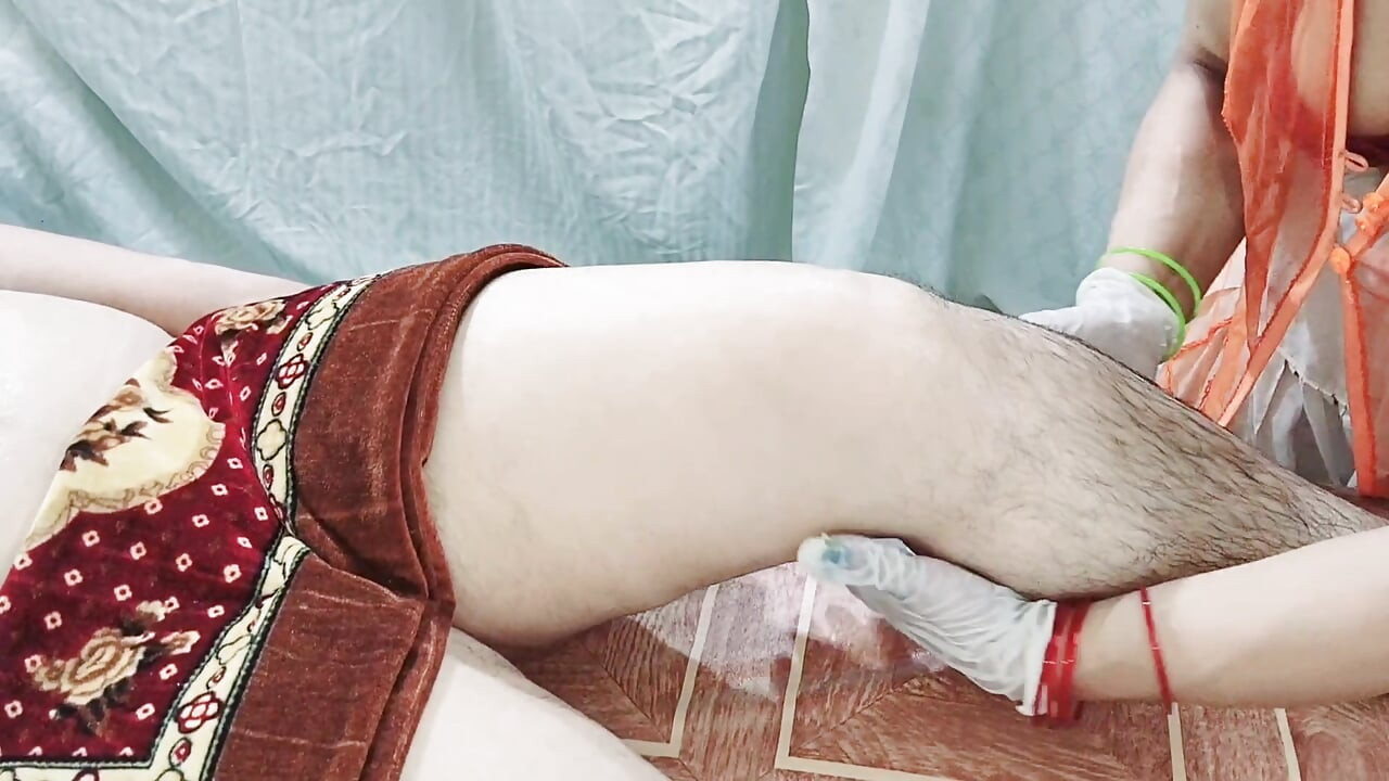 TOMBUL VÜCUTLU HINTLI IRI GÜZEL KADıN HINTLI EDEPSIZCE KONUŞARAK ATEŞLI VE SEKSI MASAJıN TADıNı ÇıKARDı