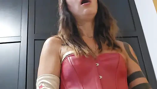 Harika kadın klibini ovuyor