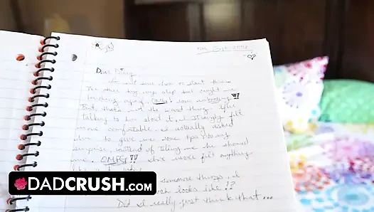 DadCrush - yaramaz kuzgun saçlı genç kız dersi atlıyor ve ıslak amını parmaklıyor