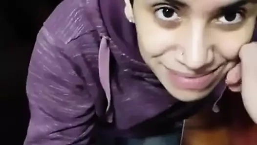 Quickie! Yemeğe boşal - bakış açısı sakso ve m&ms'e boşalma!