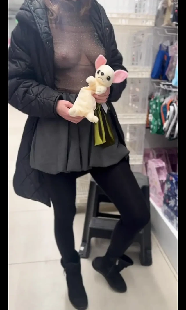 Dükkandaki seksi kız