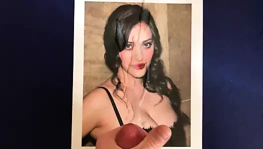Kat Dennings'e saygı duruşu
