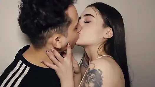 Kız arkadaşımın arkadaşını sikiyorum