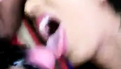 Hintli lateks ıslak yüze boşalma