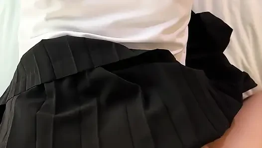 Üniformalı sevimli Taylandlı öğrenci okuldan sonra büyük beyaz bir yarakla sikiliyor